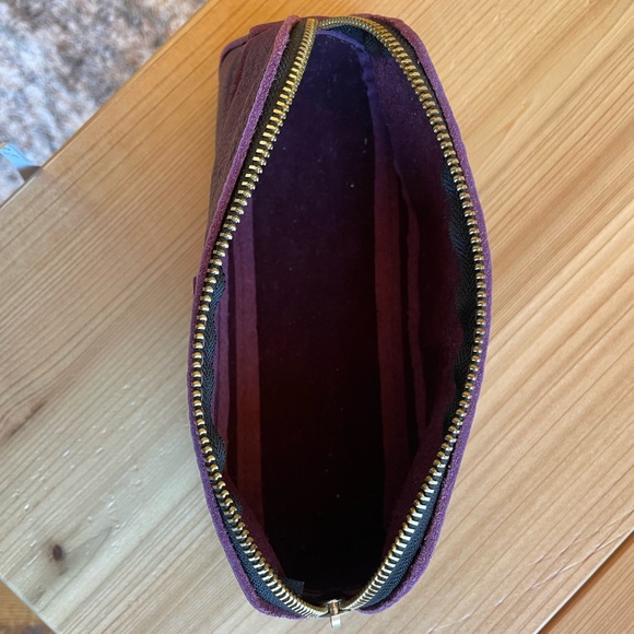 Portland Leather plum artisan Bag with Textured Finish - Picture 10 of 12